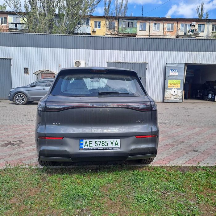 Новий електричний кросовер GEELY EX5 .