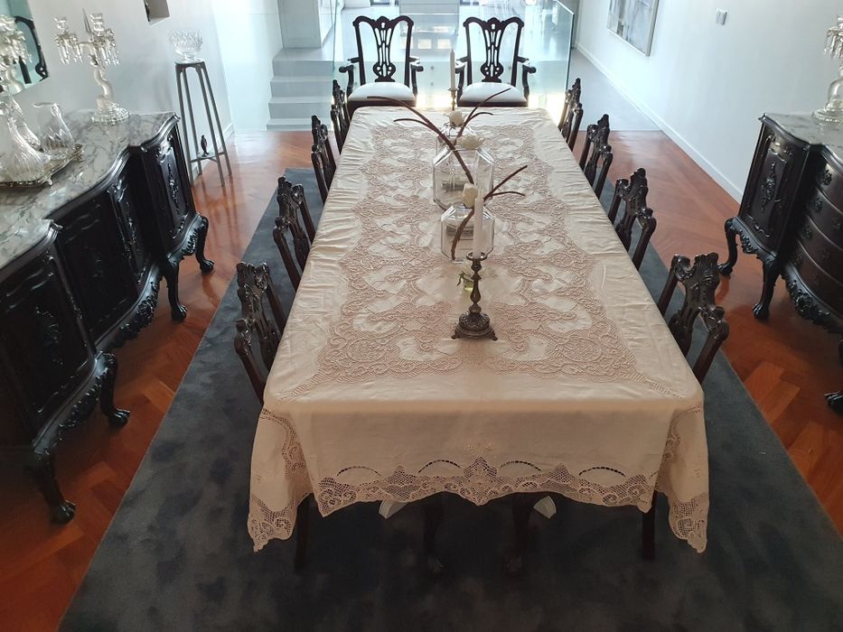 Toalha de linho bordada (3m) com renda de Veneza e 12 guardanapos