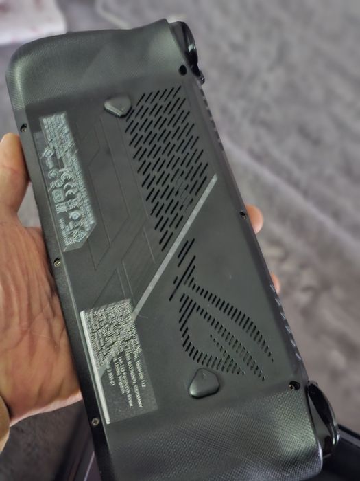 Asus rog ally x com meio ano