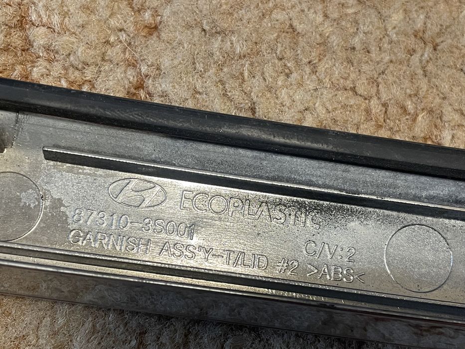 Молдинг крышки багажника хром 873103S001 Hyundai Sonata YF