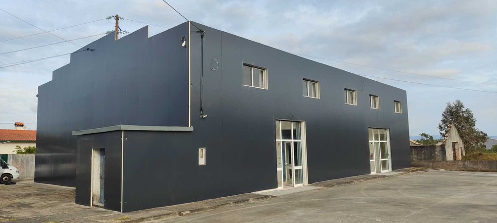 Alugo armazém 400m2 em Pataias