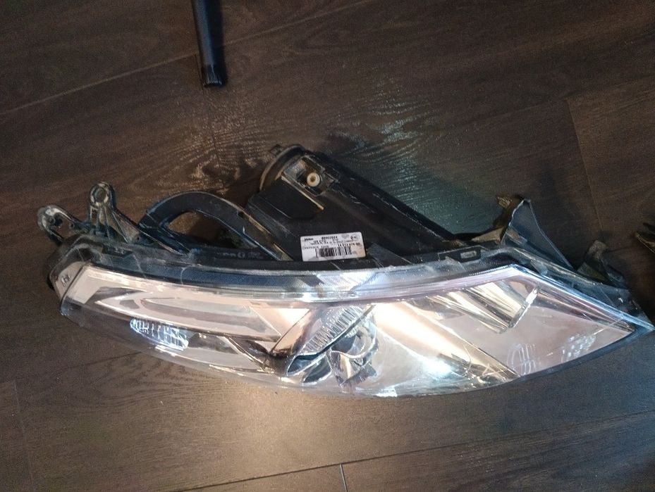 Продам фары Пежо Эксперт