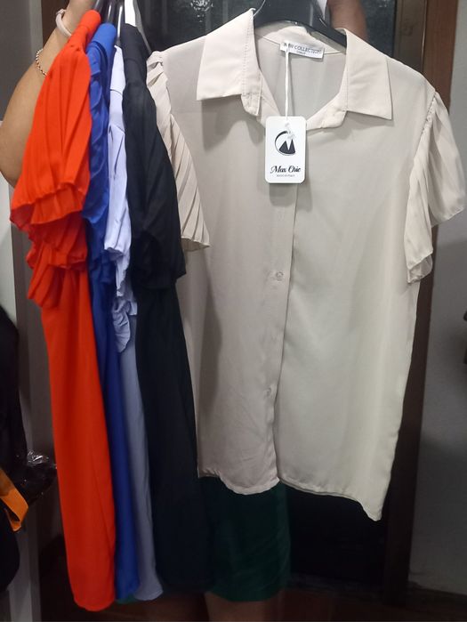 Vendo varias pecas de roupa de mukher , stock off