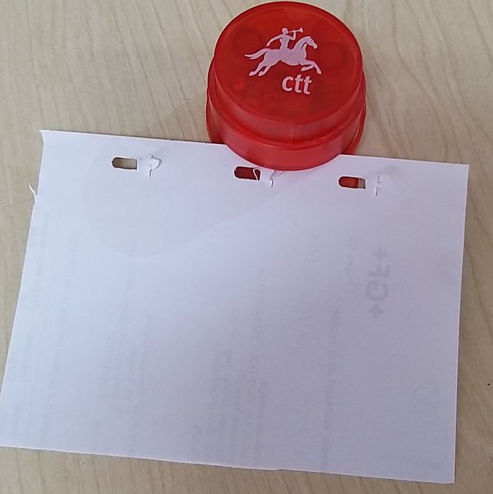 Furador de papel retângulos.