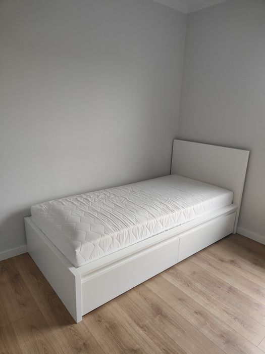 Łóżko 200x90 z szufladami i materacem