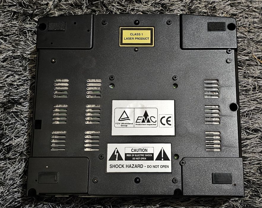 Sega Saturn com caixa