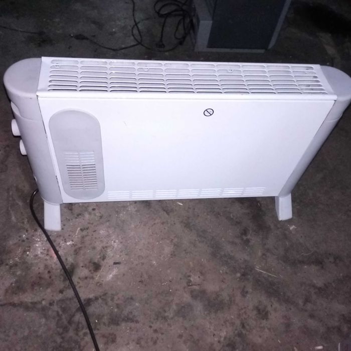 Grzejnik konwektorowy z dmuchawą 2000 Wat z programatorem czasowym