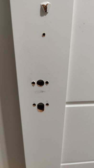 Drzwi białe na zawiasach do Łazienki