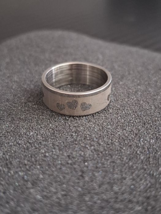 Srebrny pierścionek z serduszkami