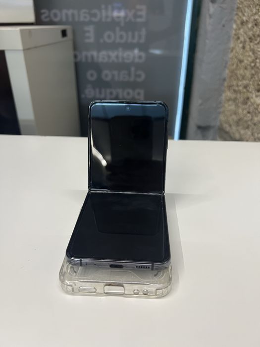 Samsung Galaxy ZFlip 4 256GB — Impecável, Fatura + Garantia | Desbloqueado