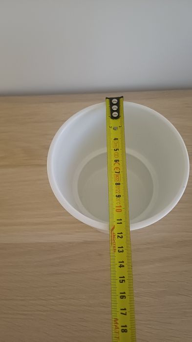 Dois vasos brancos ikea