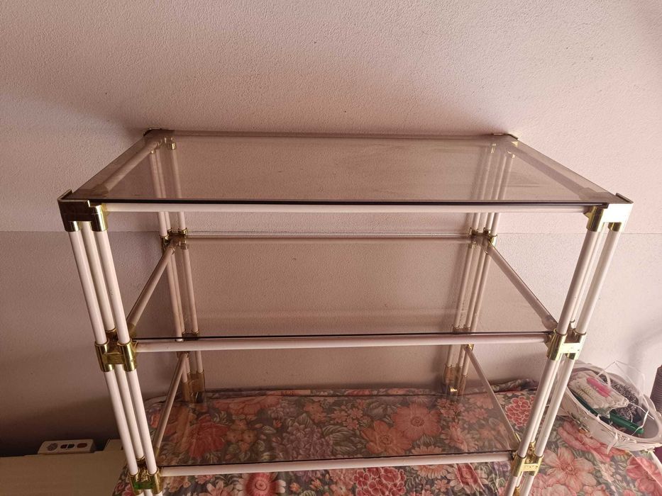 Estante de vidro com rodinhas