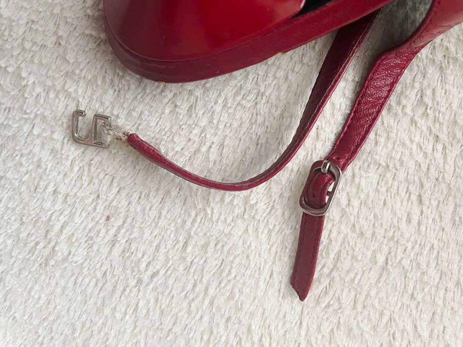 Жіночі босоніжки з довгим ніском на каблуку (віддам безкоштовно)