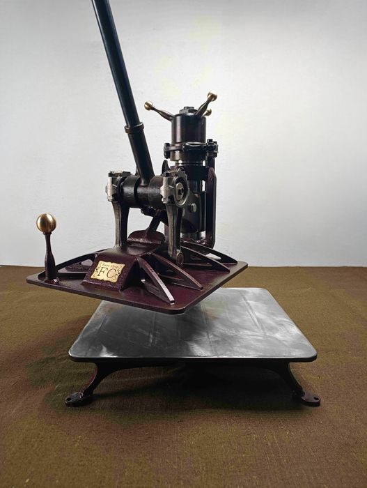 Поворотный вырубной пресс для кожи (First Chip Tools)