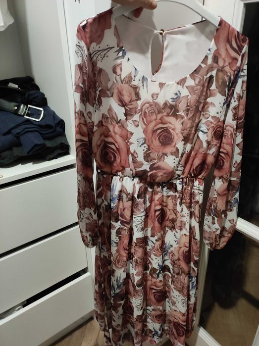 Sukienka w jesienne  róże