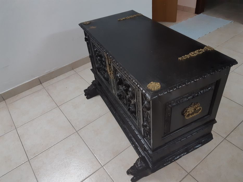 Arca antiga madeira trabalhada