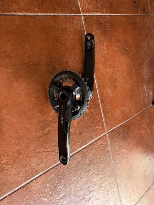 Pedaleiro xt 2v. Em estado razoavel.