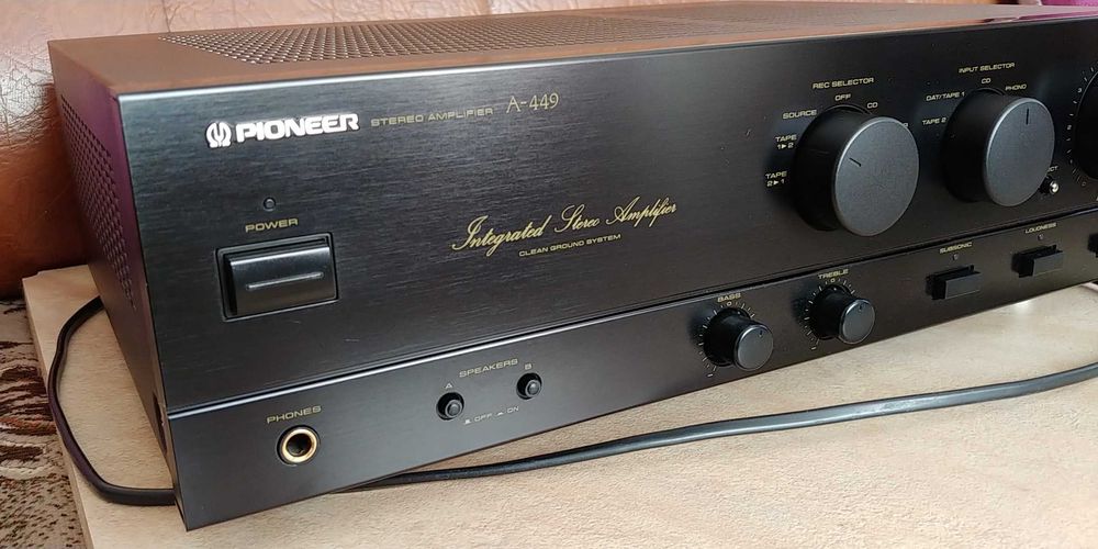 Wzmacniacz Pioneer A-449 młodszy "brat" kultowego A-400