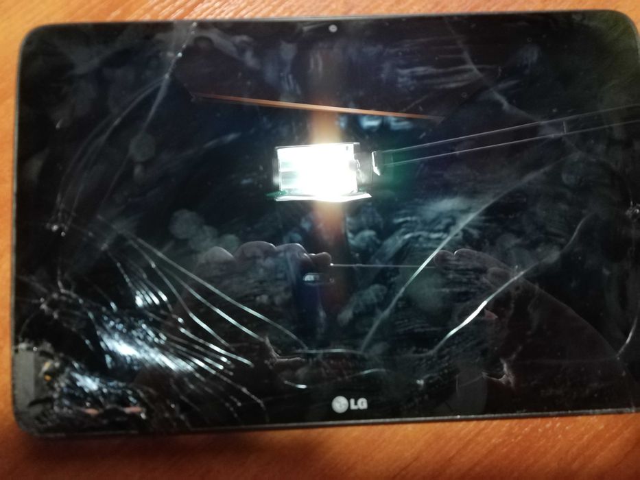 LG G Pad 10.1 V700 / Планшет / о цене договоримся /
