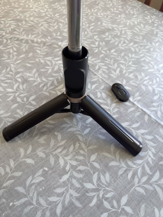 Selfie stick com tripe e comando