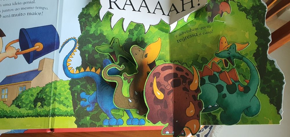 Livro "Harry e a caça ao Dinossauro" Civilização Editora com pop-ups