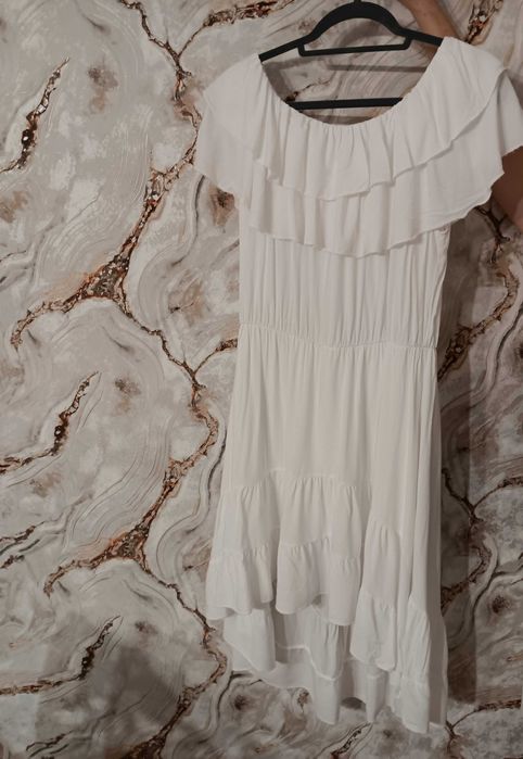 Sukienka biała asymetryczna