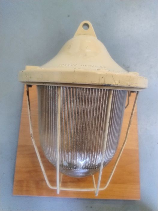 Lampa przemysłowa PRL Polam Gdańsk C-150