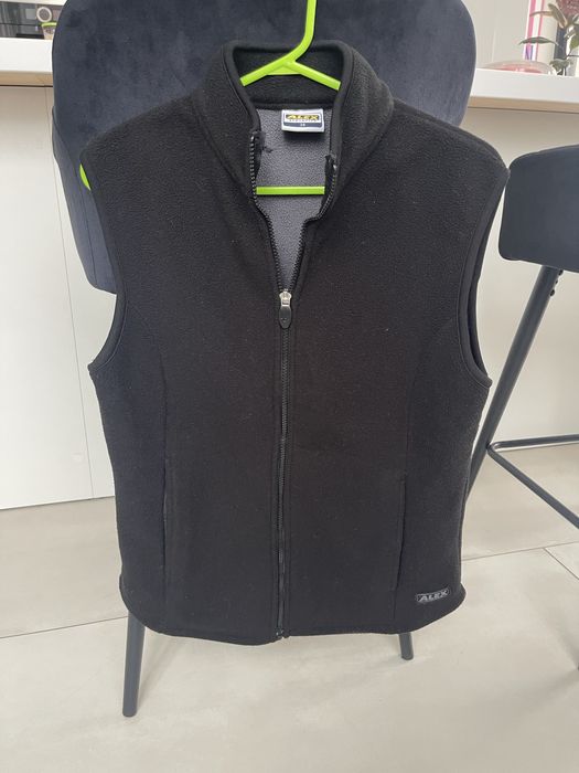 Продам флісову жилетку