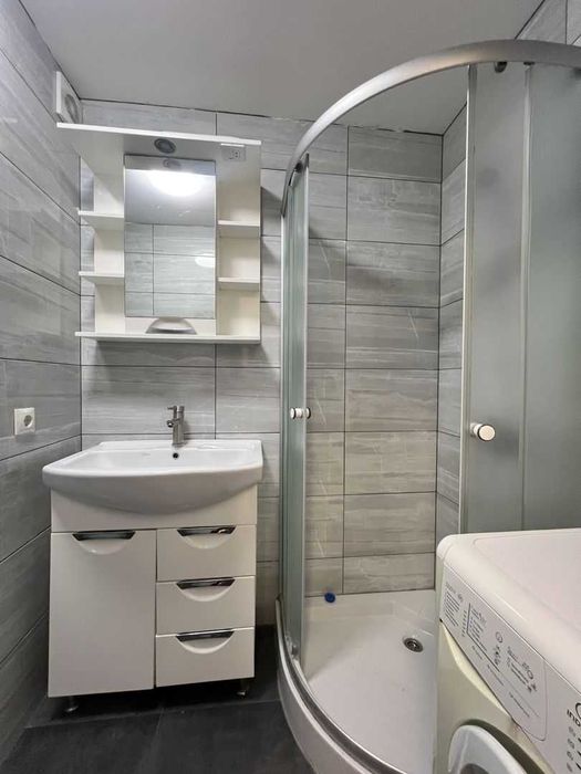 1но кімнатна з ремонтом на Леонтовича