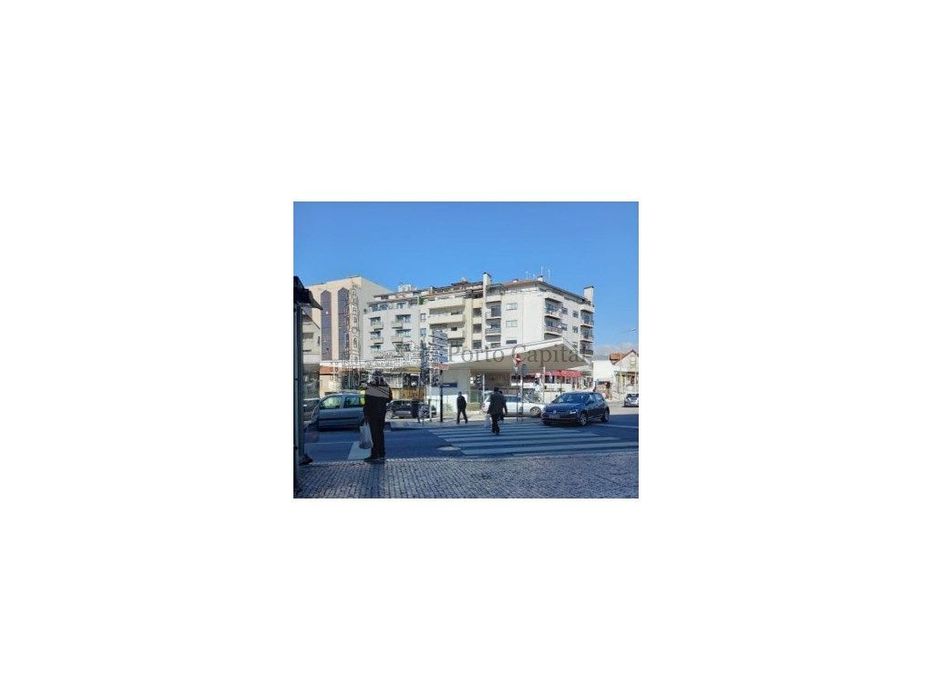 Excelente Apartamento T1, Com Lugar De Parqueamento, Junto Ao Metro...