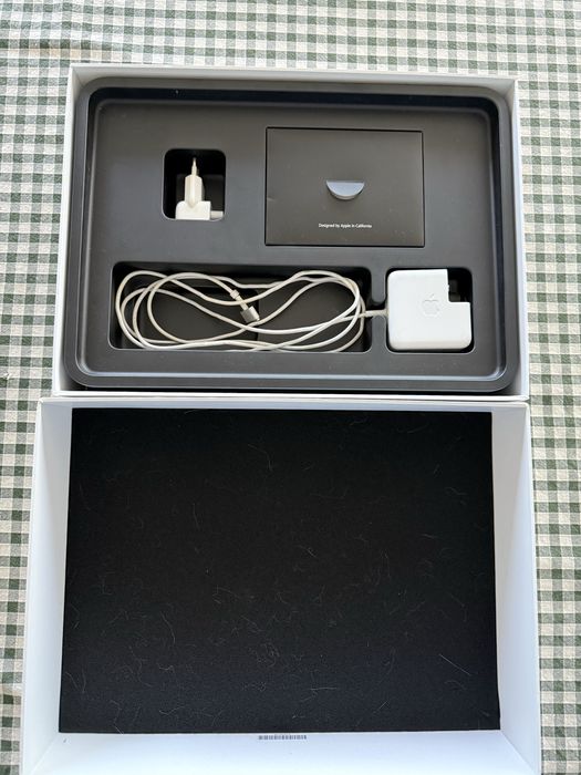 Apple Macbook Air 13” em caixa