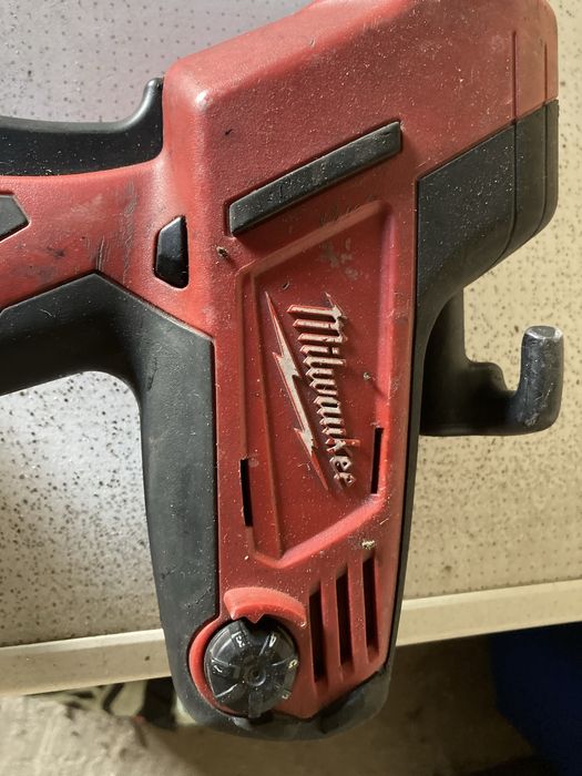 Pistola de cola Milwakee