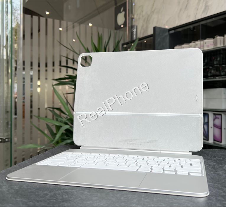 Чохол-клавіатура для планшета Apple Magic Keyboard for iPad Pro 13” M4