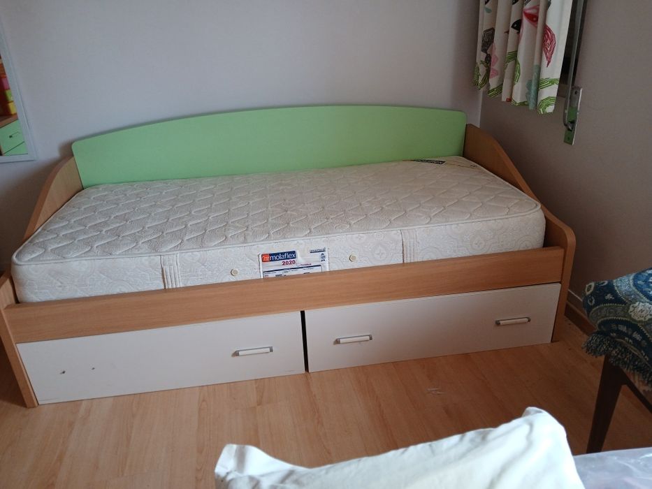 Quarto Gémeas, Mesa Cabeceira, Cama Apoio