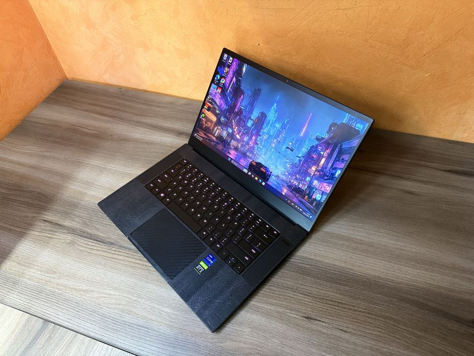 ТОП Ігровий ноутбук Razer Core i7/RTX 2080 Super/512/16/300hz 15.6"