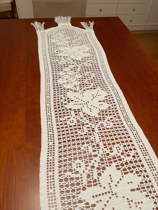 Naperon em renda com cadilhos