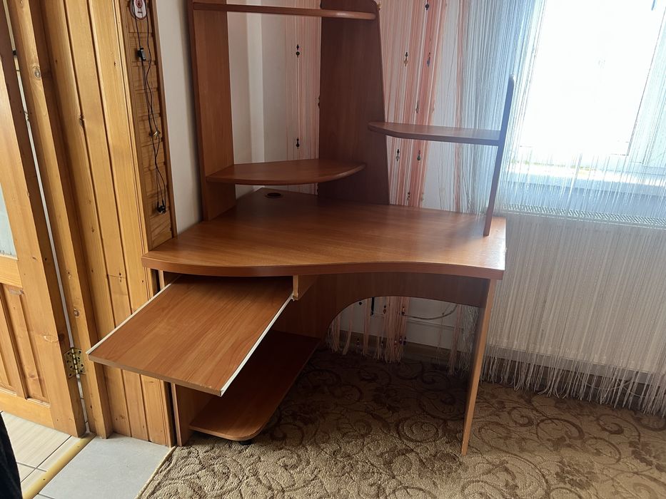 Стіл компютерний