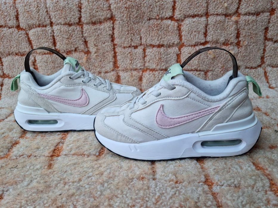 кроссовки Nike Air Max Dawn.