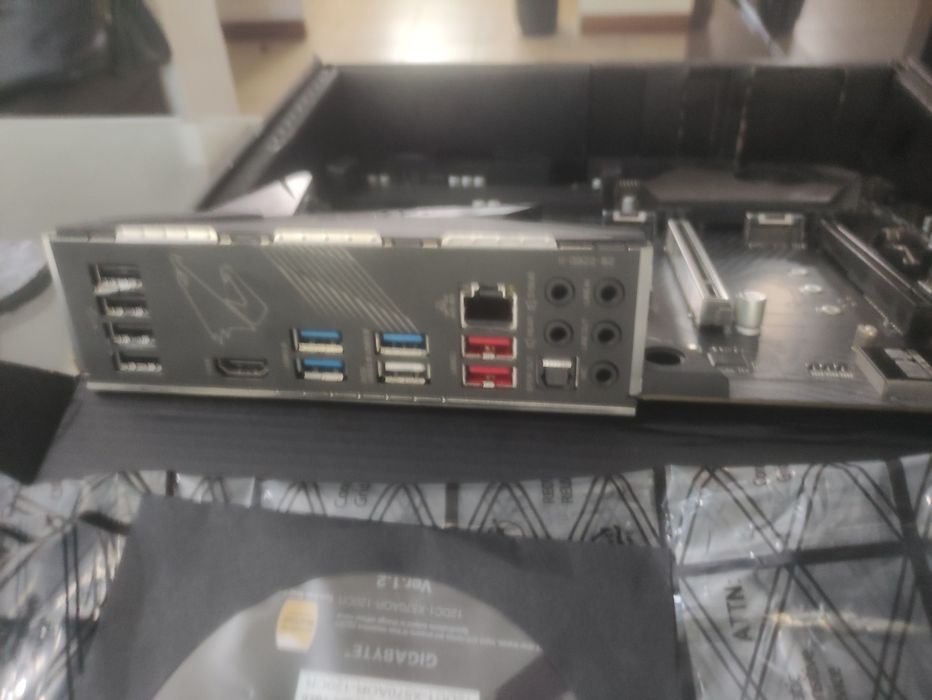 Motherboard ASUS x570 aorus elite