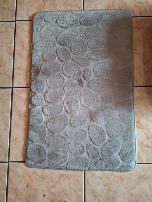 Kuweta dla kotka z dywanikiem
