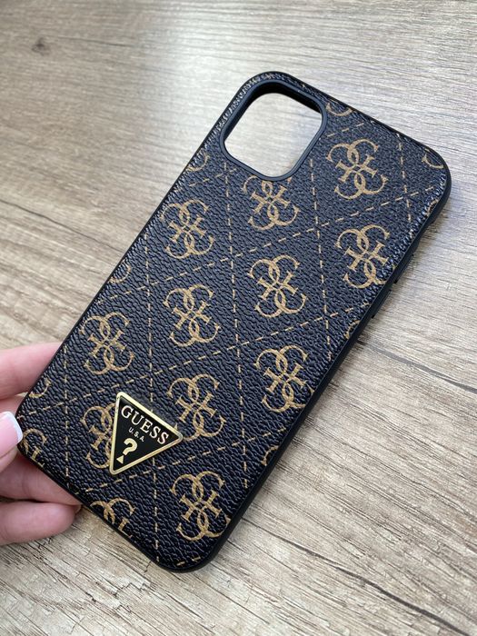 Etui do iPhone 11 Guess