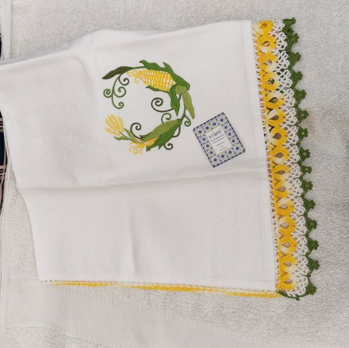 Panos com renda e bordados - NOVOS