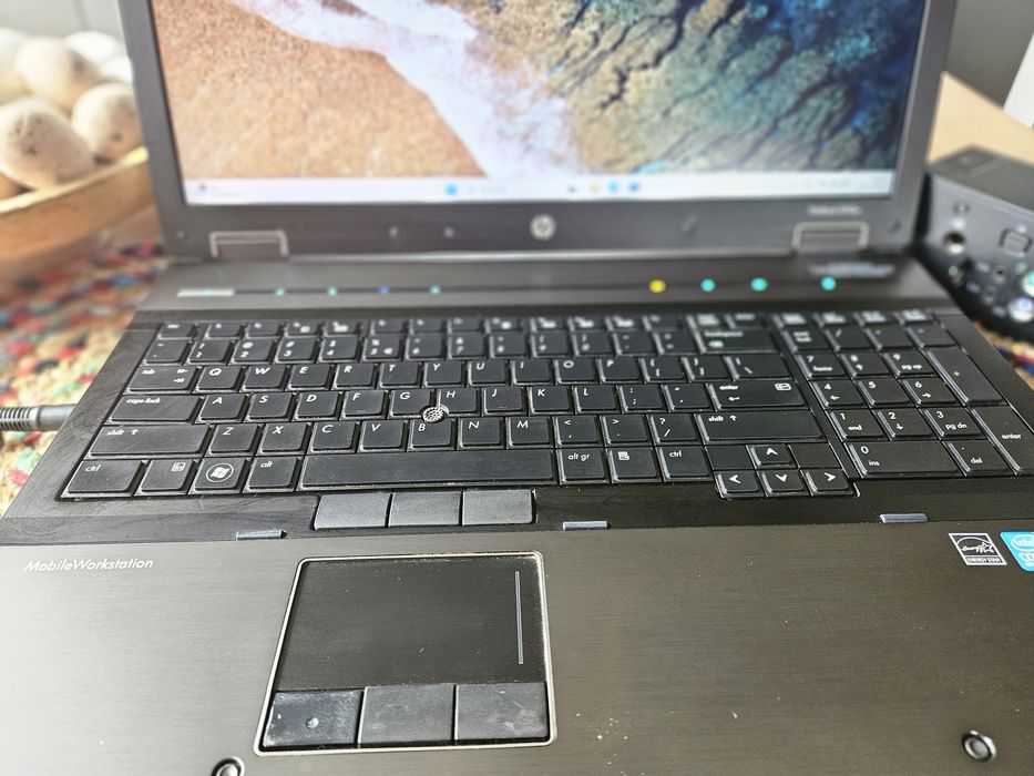 HP EliteBook 8740w – duży, solidny laptop 17”