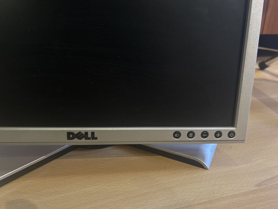 Monitor dell 17 cali