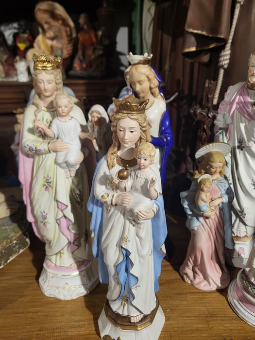 Biskwit Matka Boża Królowa Maryja