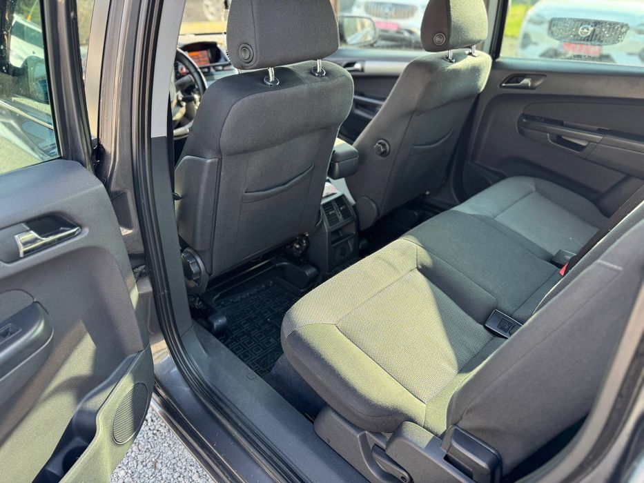 Opel Zafira B 2012