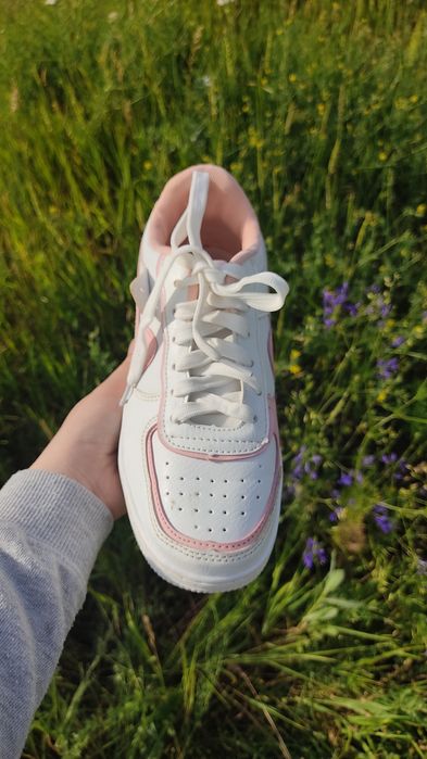 Жіночі кросівки/кеди