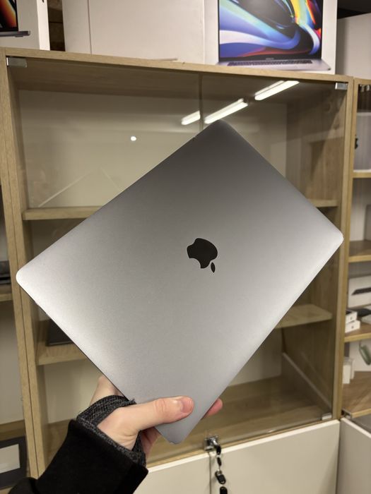 Macbook Pro M1 стан не відомий, на запчастини