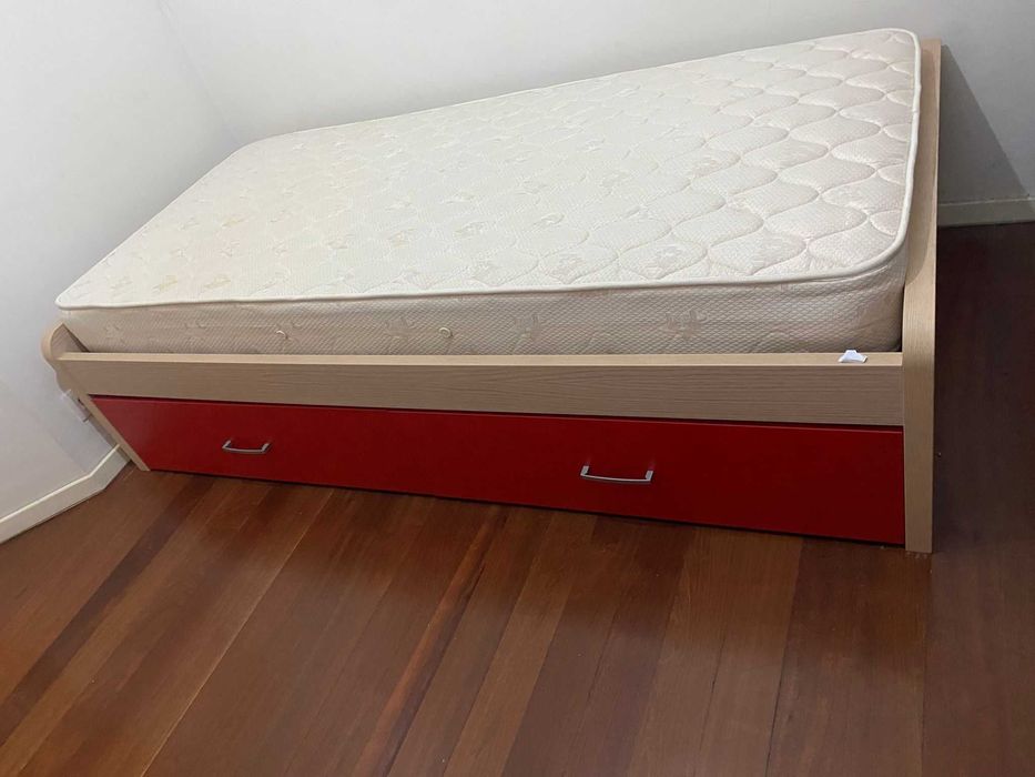 Cama de solteiro com 2 gavetas