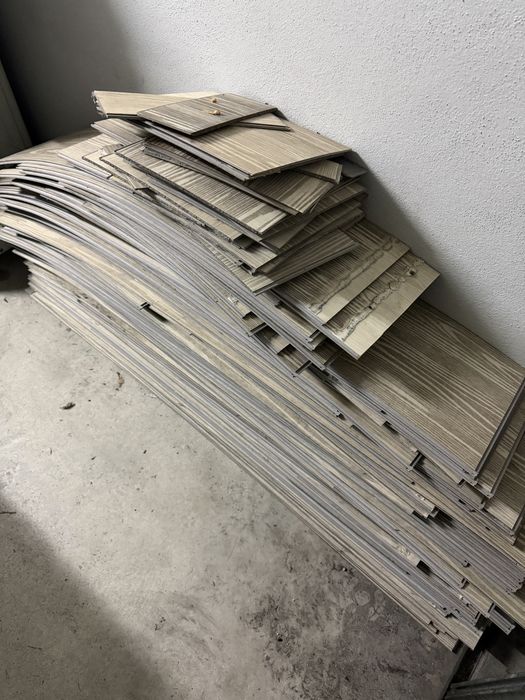 Pavimento Vinílico Usado – +/- 20 m²